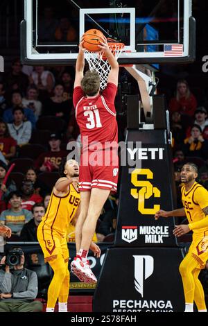 L’attaquant des Badgers du Wisconsin Nolan Winter (31) dunque lors d’un match de basketball masculin de la NCAA contre les Trojans de l’USC, le samedi 18 janvier 2025, au Gale Banque D'Images