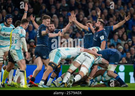 Dublin, Irlande. 19 janvier 2025. Joueurs en action lors de la Coupe des Champions Investec, Poule 2, Round 4 match entre Leinster Rugby et Bath Rugby au stade Aviva à Dublin, Irlande, le 18 janvier 2025 (photo par Andrew SURMA/ Credit : Sipa USA/Alamy Live News Banque D'Images