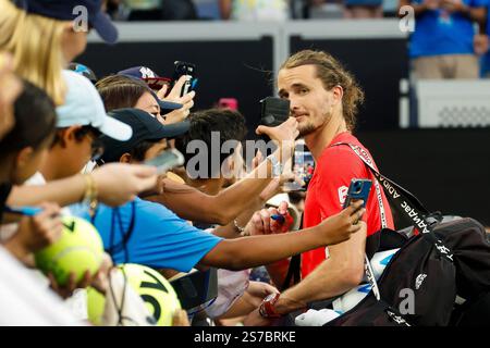 Melbourne, Australie. 19 janvier 2025. Tennis : Grand Chelem - Open d'Australie, simple masculin, manche de 16. Humbert (France) − Zverev (Allemagne). Alexander Zverev pose pour une photo. Crédit : Frank Molter/dpa/Alamy Live News Banque D'Images