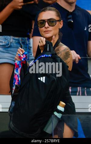 Melbourne, Australie. 19 janvier 2025. Tennis : Grand Chelem - Open d'Australie, simple masculin, manche de 16. Humbert (France) − Zverev (Allemagne). Sophia Thomalla est dans les tribunes. Crédit : Frank Molter/dpa/Alamy Live News Banque D'Images