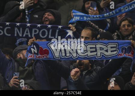 Bergame, Italie. 18 janvier 2025. Les fans de Napoli montrent leur soutien lors du match Atalanta BC vs SSC Napoli, 21° Serie A Enilive 2024-25 au stade Gewiss à Bergame (BG), Italie, le 18 janvier 2025. Crédit : Agence photo indépendante/Alamy Live News Banque D'Images