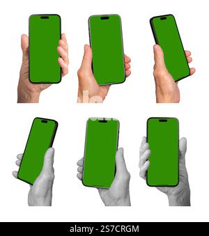 Smartphone de main âgé avec écran à touches chroma vert vierge, doigts froissés, maquette d'écran claire, vue d'angle d'inclinaison avant. Isolé sur blanc b Banque D'Images