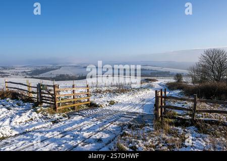 Un paysage de neige sur le parc national South Downs. Sussex, Angleterre, Royaume-Uni Banque D'Images