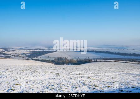 Un paysage de neige sur le parc national South Downs. Sussex, Angleterre, Royaume-Uni Banque D'Images