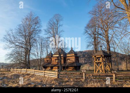 Smolnik in the Bieszczady Mountains - composé Michael Archange's Greek Catholic Church (anciennement Boyko Orthodox Church) Banque D'Images
