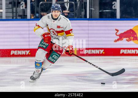 Kyle Cumiskey (Duesseldorfer EG, no 16). GER, EHC Red Bull Muenchen v. Duesseldorfer EG, Eishockey, DEL, 38. Spieltag, saison 2024/2025, 19.01.2025. Foto : Eibner-Pressefoto/Franz Feiner Banque D'Images