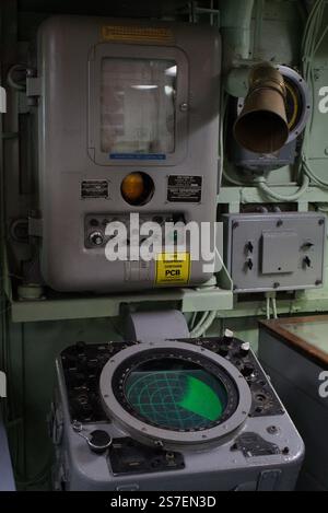 ancien instrument de navigation ou radar sur un navire en très bon état Banque D'Images