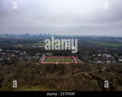 Vue aérienne du Peninsula Stadium, stade du Salford City FC dans le Grand Manchester, Royaume-Uni Banque D'Images
