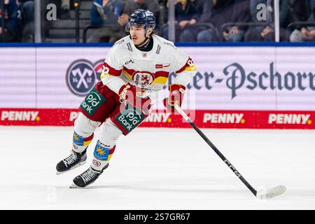 Jakub Borzecki (Duesseldorfer EG, #92). GER, EHC Red Bull Muenchen v. Duesseldorfer EG, Eishockey, DEL, 38. Spieltag, saison 2024/2025, 19.01.2025. Foto : Eibner-Pressefoto/Franz Feiner Banque D'Images