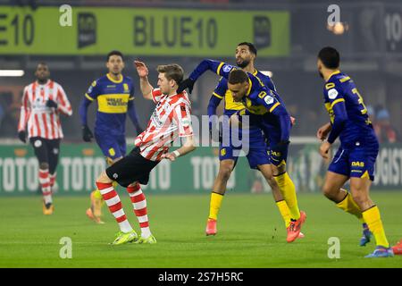 ROTTERDAM, 19-1-25, Stadium het Kasteel, Dutch eredivisie, Sparta Rotterdam - RKC Waalwijk, joueur de Sparta Tobias Lauritsen, joueur de RKC Waalwijk Liam van Gelderen crédit : Pro Shots/Alamy Live News Banque D'Images