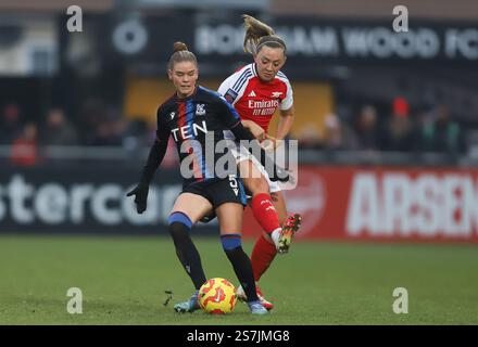 My Cato est chatouillé par Katie McCabe d'Arsenal lors du match de Super League féminine Barclays FA entre Arsenal et Crystal Palace à l'Emirates Stadium, Londres, dimanche 19 janvier 2025. (Photo : Jade Cahalan | mi News) crédit : MI News & Sport /Alamy Live News Banque D'Images