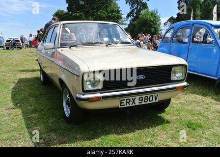 Une Ford Escort Mk 2 de 1980 stationnée au 49th Historic Vehicle Gathering, Powderham, Devon, Angleterre, Royaume-Uni. Banque D'Images