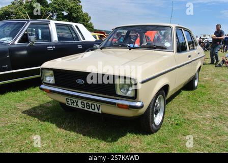 Une Ford Escort Mk 2 de 1980 stationnée au 49th Historic Vehicle Gathering, Powderham, Devon, Angleterre, Royaume-Uni. Banque D'Images