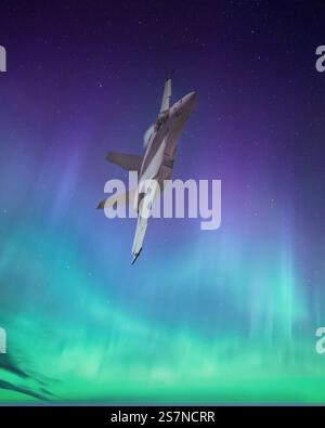 American Fighter Jet volant à travers des nuages spectaculaires Banque D'Images