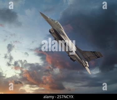 American Fighter Jet volant à travers des nuages spectaculaires Banque D'Images