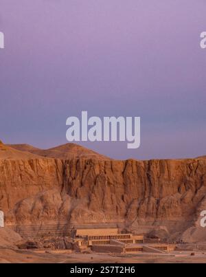 Vue aérienne du temple d'Hatshepsout, Louxor, Egypte Banque D'Images