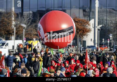 Des milliers de manifestants au Wir haben es satt ! Demo, des milliers de manifestants ont exigé que le futur gouvernement allemand prenne un engagement et Banque D'Images