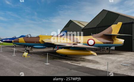 Un Hawker Hunter FGA.78 aux couleurs de la Force aérienne qatarienne au Yorkshire Air Museum and Allied Forces Memorial, Elvington, Yorkshire Banque D'Images
