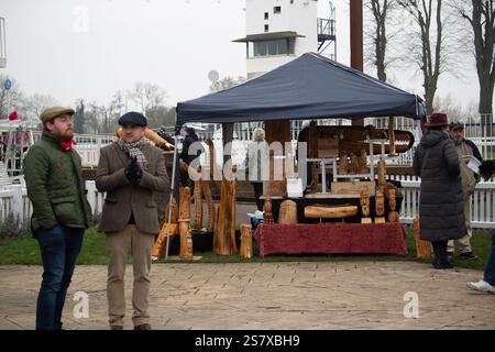 Windsor, Berkshire, Royaume-Uni. 19 janvier 2025. Sculptures en bois en vente le troisième jour de la première course Berkshire Winter million à l'hippodrome Royal Windsor à Windsor, Berkshire. Crédit : Maureen McLean/Alamy Banque D'Images