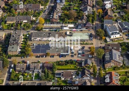 Vue aérienne, centre-ville avec supermarché Edeka, centre dentaire Moers et quartier résidentiel Länglingsweg, Moers-Schwafheim, Moers, région de la Ruhr, Rhin du Nord Banque D'Images