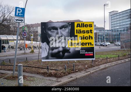 17.01.2025, Berlin, Allemagne, Europe - panneau d'affichage électoral du candidat principal et chef du parti des démocrates libres (FDP) Christian Lindner. Banque D'Images