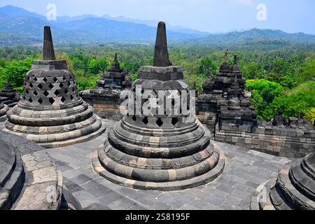 Mahayana Temple bouddhiste Borobudur près de Yogyakarta, Java central, Indonésie. Banque D'Images