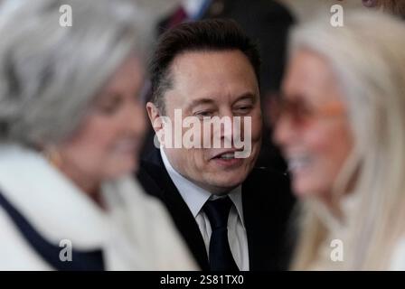 Elon Musk arrive avant la 60ème inauguration présidentielle dans la rotonde du Capitole des États-Unis à Washington, lundi 20 janvier 2025. (Photo AP/Julia Demaree Nikhinson, piscine) Banque D'Images