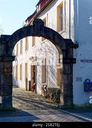 Monument architectural à Warburg, Musée dans le Stern, probablement construit en 1340 comme une résidence noble, aujourd'hui un musée et des archives de la ville Banque D'Images