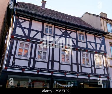 Monument architectural à Warburg, maison à colombages de trois étages avec des toits en croustilles, le 3ème étage était à l'origine utilisé comme salle de stockage Banque D'Images