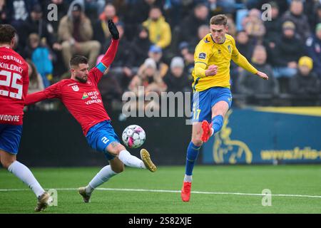 Broendby, Danemark. 18 janvier 2025. Mileta Rajovic (17 ans) de Broendby vue lors d'un match test entre Broendby IF et Hvidovre IF au Bane 2 à Broendby. Banque D'Images