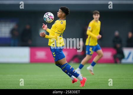 Broendby, Danemark. 18 janvier 2025. Justin Che de Broendby vu lors d’un match test entre Broendby IF et Hvidovre IF au Bane 2 à Broendby. Banque D'Images