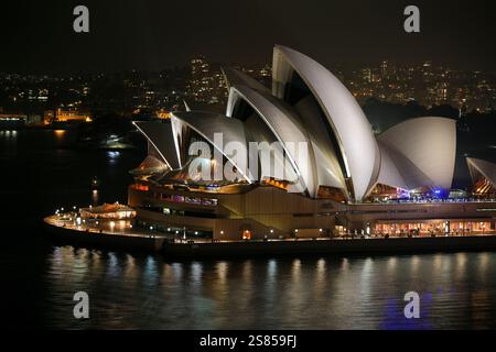 Opéra de Sydney (1973) conçu par l'architecte danois Jørn Utzon, site du patrimoine mondial de l'UNESCO, dans la ville de Sydney, Nouvelle-Galles du Sud, Australie Banque D'Images