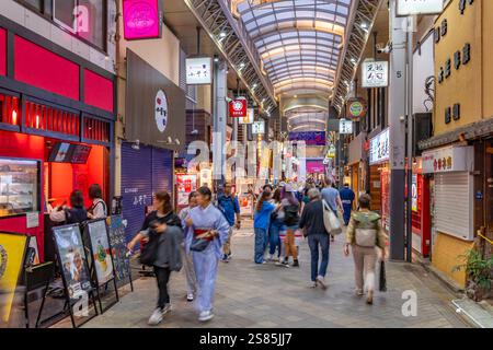 Vue de la galerie marchande à Asakusa, Asakusa, Taito City, Tokyo, Honshu, Japon Banque D'Images