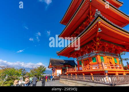 Vue de Kiyomizu-dera Sanjunoto (pagode à trois étages) au temple Kiyomizu-dera, UNESCO, Kiyomizu, quartier Higashiyama, Kyoto, Honshu, Japon Banque D'Images