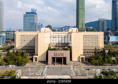 Vue aérienne du bâtiment de l'hôtel de ville de Taipei à Taipei, Taiwan. Traduction : 'Hôtel de ville de Taipei' Banque D'Images