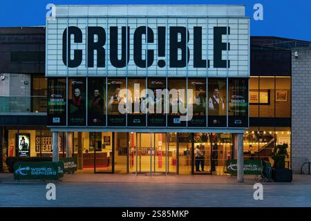 Le Crucible Theatre pendant les Championnats du monde de snooker des seniors, Tudor Square, Heart of the City, Sheffield, Yorkshire, Angleterre Banque D'Images