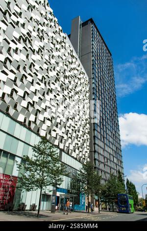 Rendez-vous Paul's Tower, New Apartments and Q-Park car Park (Cheese Grater), à Paul's place, Arundel Gate, Heart of the City, Sheffield, Yorkshire, Angleterre Banque D'Images