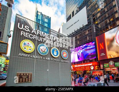 US Armed Forces Recruiting Station, Times Square, Manhattan, New York, États-Unis d'Amérique Banque D'Images