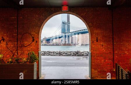 Pont de Manhattan vu de Brooklyn, New York, États-Unis d'Amérique Banque D'Images