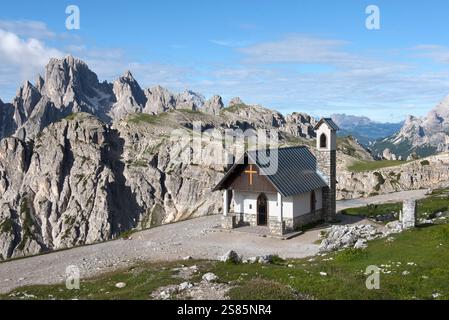 Cappella degli Alpini, Parc naturel des trois pics, Dolomites, Tyrol du Sud (Haut-Adige), Italie Banque D'Images
