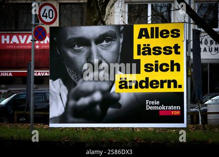 Wahlplakate zur Bundestagswahl AM 23.02.2025, Christian Lindner, FDP, Stuttgart Baden-Württemberg, Deutschland Wahlplakate zur Bundestagswahl AM 23.02.2025, Stuttgart, Baden-Württemberg, Deutschland *** affiches électorales pour l'élection fédérale du 23 02 2025, Christian Lindner, FDP, Stuttgart Baden Württemberg, Allemagne affiches électorales pour l'élection fédérale du 23 02.2025, Stuttgart, Baden Württemberg, Allemagne Banque D'Images