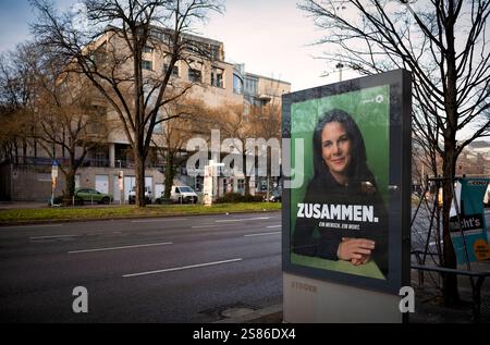 Wahlplakate zur Bundestagswahl AM 23.02.2025, Annalena Baerbock, Bündnis 90 Die Grünen, Sogan ZUSAMMEN, Stuttgart, Baden-Württemberg, Deutschland Wahlplakate zur Bundestagswahl AM 23.02.2025, Stuttgart, Baden-Württemberg, Deutschland *** affiches électorales Bündnis pour l'élection du 90 Bundestag le Grünen 23 02 02 02 2025, Annalena Baerbock, Allemagne, Württemberg, Baden, Baden, Baden, Allemagne, Württemberg, Baden 2025 Banque D'Images