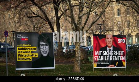 Wahlplakate zur Bundestagswahl AM 23.02.2025, Judith Skudelny, FDP, mit direkter Kritik an Bundeskanzler Olaf Scholz SPD, Schönreden, Stuttgart, Baden-Württemberg, Deutschland Wahlplakate zur Bundestagswahl AM 23.02.2025, Stuttgart, Baden-Württemberg, Badtschland *** affiches électorales pour l'élection fédérale du 23 février 2025, Allemagne, Stuttgart, Stuttgart, Stuttgart, Schönreden, Allemagne, Stuttgart, Württemberg, Allemagne, Allemagne, Stuttgart, Allemagne, Allemagne, Württemberg, Allemagne, Allemagne, Allemagne, Allemagne, Allemagne, Allemagne, Allemagne, Allemagne, Allemagne, Stuttt-23 février 2025 Banque D'Images