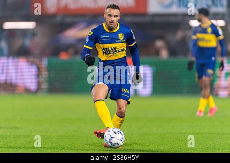 Rotterdam, pays-Bas. 19 janvier 2025. ROTTERDAM, PAYS-BAS - 19 JANVIER : Liam van Gelderen du RKC Waalwijk passe le ballon lors du match Néerlandais Eredivisie entre le Sparta Rotterdam et le RKC Waalwijk à Het Kasteel le 19 janvier 2025 à Rotterdam, pays-Bas. (Photo de Joris Verwijst/Orange Pictures) crédit : Orange pics BV/Alamy Live News Banque D'Images