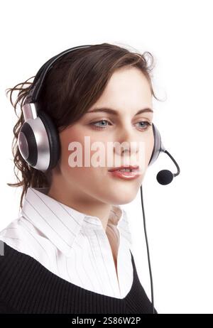 Jolie fille brune dans un casque Banque D'Images