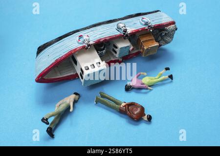 Modèle de l'ancien bateau à voile placé sur fond rose. Tir horizontal Banque D'Images