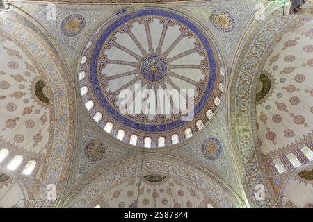 Mosquée Fatih, Fatih Camii, Mosquée Conquérant, district de Fatih, Istanbul, partie européenne, dinde, décorations détaillées et motifs ornés à l'intérieur o Banque D'Images