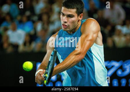 Melbourne, Australie. 21 janvier 2025. L'espagnol Carlos Alcaraz photographié lors d'un match de tennis entre le serbe Djokovic et l'espagnol Alcaraz, en quarts de finale du simple masculin au tournoi de tennis du Grand Chelem 'Open d'Australie', mardi 21 janvier 2025 à Melbourne Park, Melbourne, Australie. L’édition 2025 du Grand Chelem australien se déroule du 12 au 26 janvier. BELGA PHOTO PATRICK HAMILTON crédit : Belga News Agency/Alamy Live News Banque D'Images