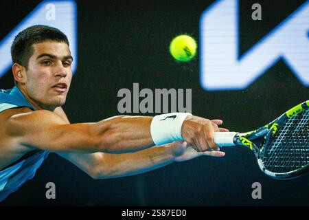 Melbourne, Australie. 21 janvier 2025. L'espagnol Carlos Alcaraz photographié lors d'un match de tennis entre le serbe Djokovic et l'espagnol Alcaraz, en quarts de finale du simple masculin au tournoi de tennis du Grand Chelem 'Open d'Australie', mardi 21 janvier 2025 à Melbourne Park, Melbourne, Australie. L’édition 2025 du Grand Chelem australien se déroule du 12 au 26 janvier. BELGA PHOTO PATRICK HAMILTON crédit : Belga News Agency/Alamy Live News Banque D'Images