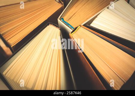 Vieux et utilisé paperback books ou livres de texte vu de dessus. Banque D'Images